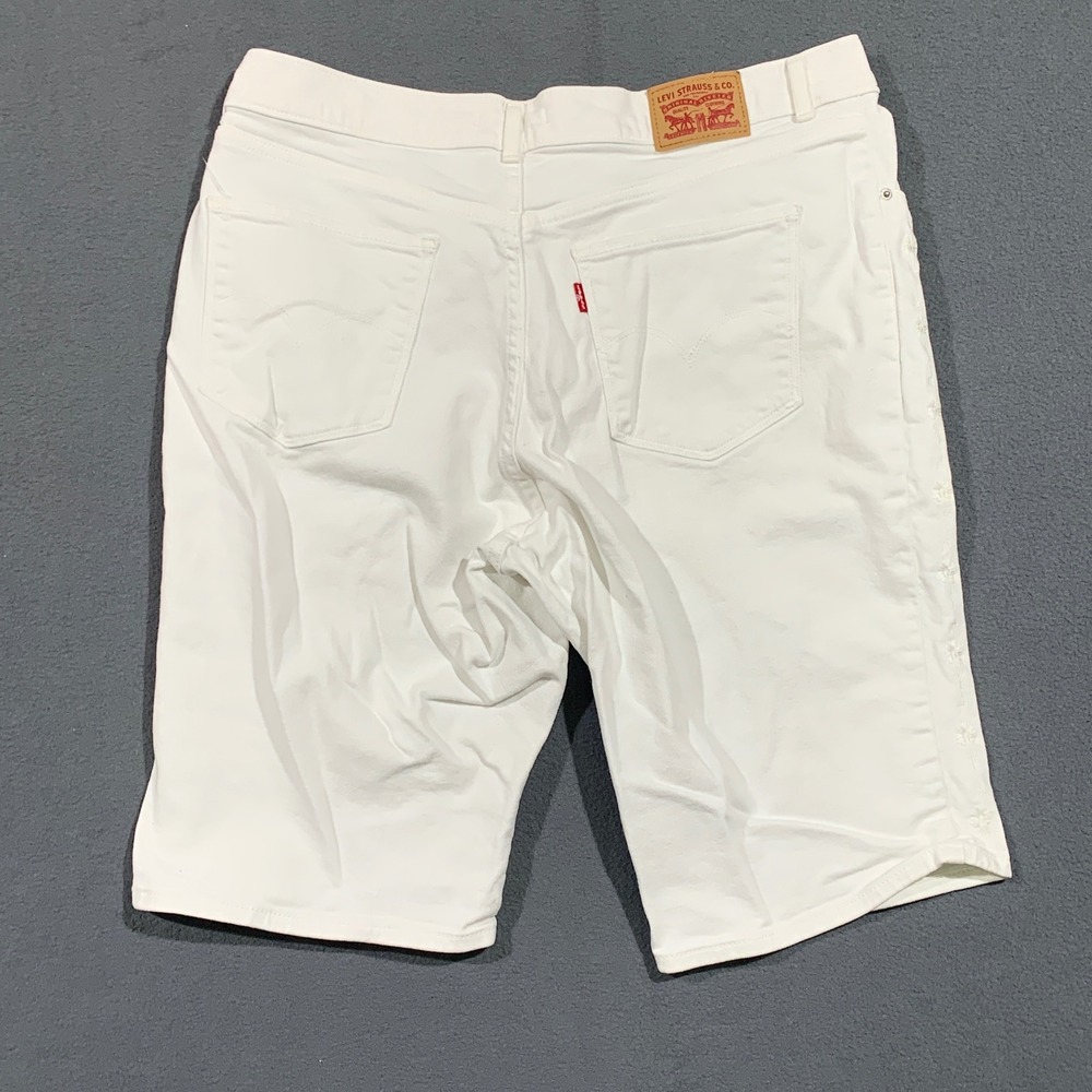 Levi's White Bermuda Shorts Womens Size 32 Denim Cotton Blend Casual